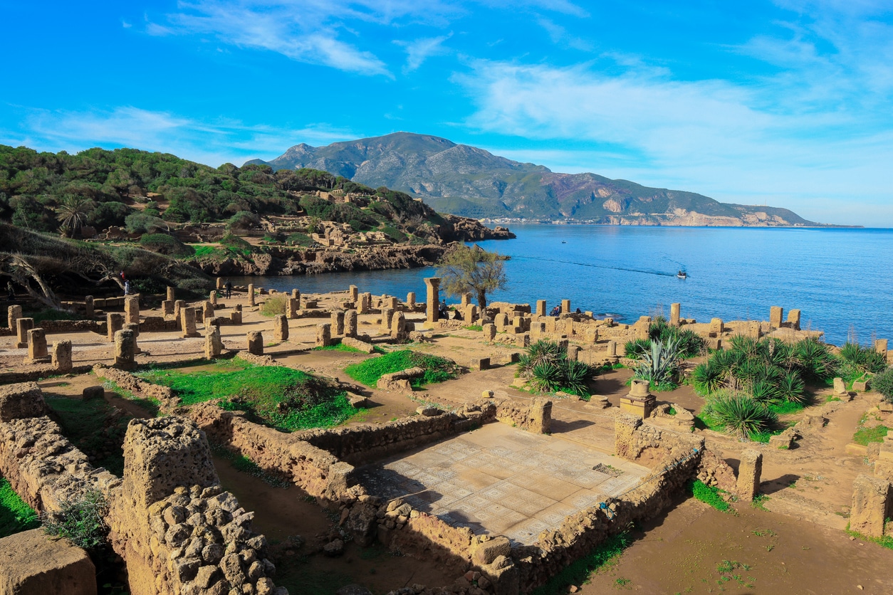 Tipasy Algieria, ruiny, morze w tle